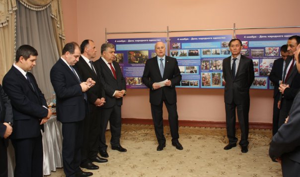 В штаб-квартире СНГ в Минске открылась фотовыставка ко Дню народного единства России