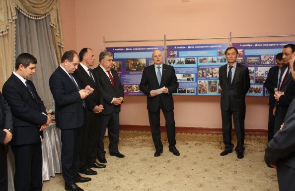 В штаб-квартире СНГ в Минске открылась фотовыставка ко Дню народного единства России