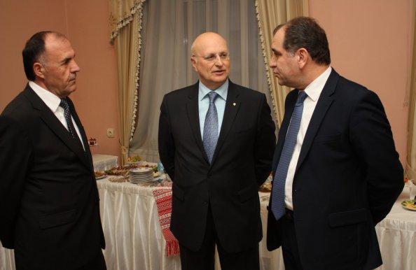 В штаб-квартире СНГ в Минске открылась фотовыставка ко Дню народного единства России