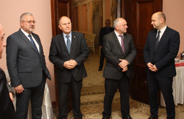 В штаб-квартире СНГ в Минске открылась фотовыставка ко Дню народного единства России