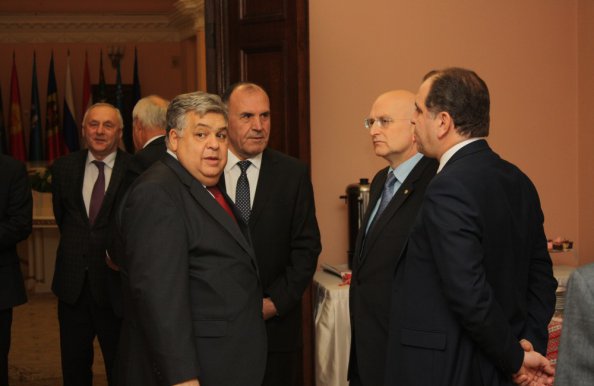 В штаб-квартире СНГ в Минске открылась фотовыставка ко Дню народного единства России