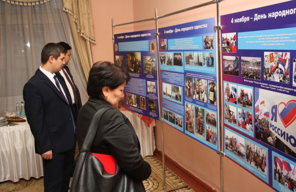 В штаб-квартире СНГ в Минске открылась фотовыставка ко Дню народного единства России