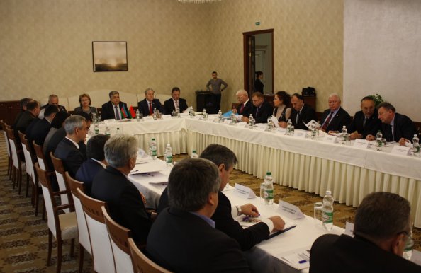 Азербайджан является активным участником многостороннего сотрудничества на пространстве СНГ, вносит весомый вклад в реализацию значимых документов – В.Гуминский