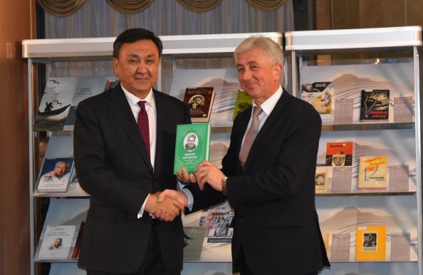 Делегация Исполкома СНГ приняла участие в церемонии открытия книжной выставки в Национальной библиотеке Беларуси