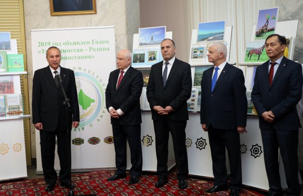 В Исполкоме СНГ открылась выставка, посвященная председательству Туркменистана в СНГ в 2019 году