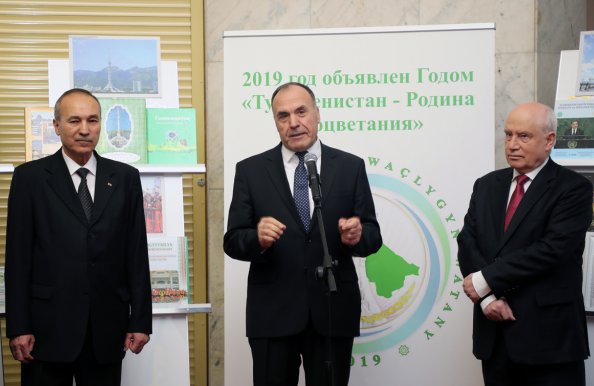 В Исполкоме СНГ открылась выставка, посвященная председательству Туркменистана в СНГ в 2019 году