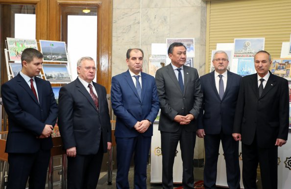 В Исполкоме СНГ открылась выставка, посвященная председательству Туркменистана в СНГ в 2019 году