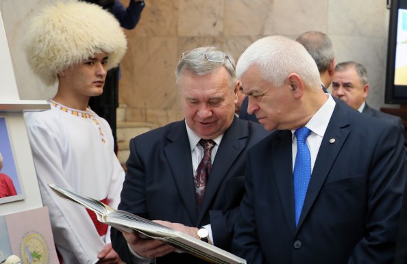 В Исполкоме СНГ открылась выставка, посвященная председательству Туркменистана в СНГ в 2019 году