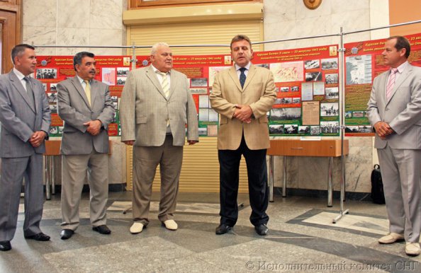 В Исполкоме СНГ в Минске открылась фотовыставка к 70-летию Курской битвы