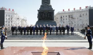 Память о Победе: постпреды государств Содружества и руководство Исполнительного комитета СНГ почтили подвиг советского народа в Великой Отечественной войне