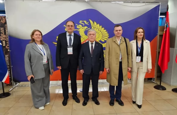 В первый день голосования на парламентских выборах в России Глава Миссии наблюдателей от СНГ И.Нематов посетил избирательные участки в Московской области