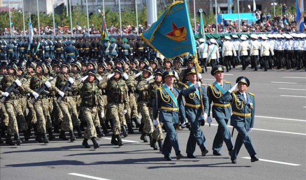 В Казахстане состоялся самый масштабный в истории страны военный парад в честь юбилея Победы и Дня защитника Отечества