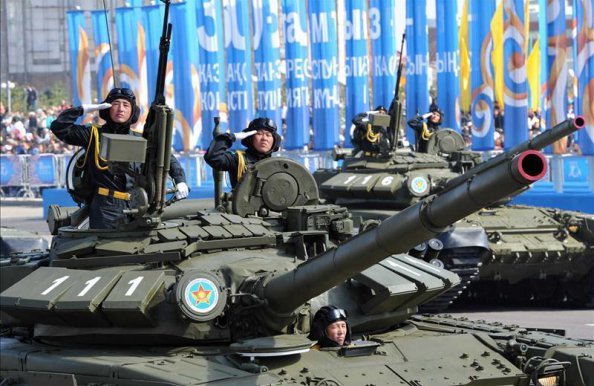 В Казахстане состоялся самый масштабный в истории страны военный парад в честь юбилея Победы и Дня защитника Отечества
