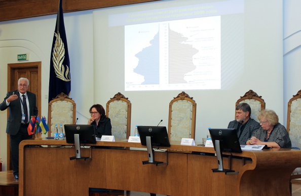 Фоторепортаж работы секции «Взаимодействие государств – участников СНГ в сфере культуры, туризма, спорта и молодежной политики» на конференции, посвященной 25-летию СНГ