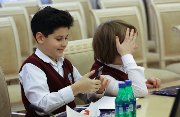 Минским школьникам, создавшим видеоролик, посвященный 25-летию СНГ, вручена Благодарность Председателя Исполкома СНГ