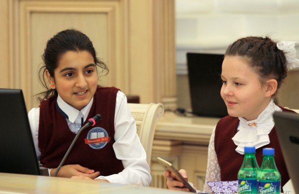 Минским школьникам, создавшим видеоролик, посвященный 25-летию СНГ, вручена Благодарность Председателя Исполкома СНГ