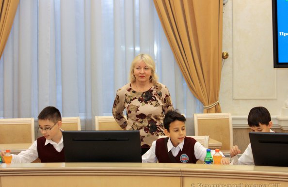 Минским школьникам, создавшим видеоролик, посвященный 25-летию СНГ, вручена Благодарность Председателя Исполкома СНГ