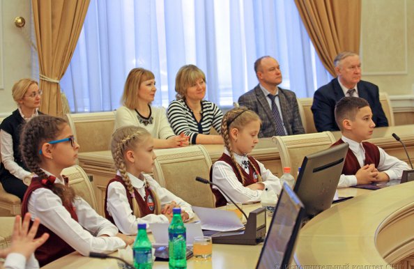 Минским школьникам, создавшим видеоролик, посвященный 25-летию СНГ, вручена Благодарность Председателя Исполкома СНГ