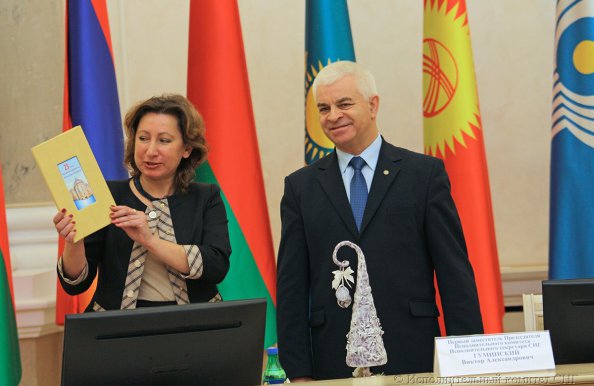 Минским школьникам, создавшим видеоролик, посвященный 25-летию СНГ, вручена Благодарность Председателя Исполкома СНГ