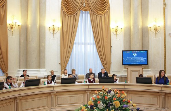 Минским школьникам, создавшим видеоролик, посвященный 25-летию СНГ, вручена Благодарность Председателя Исполкома СНГ