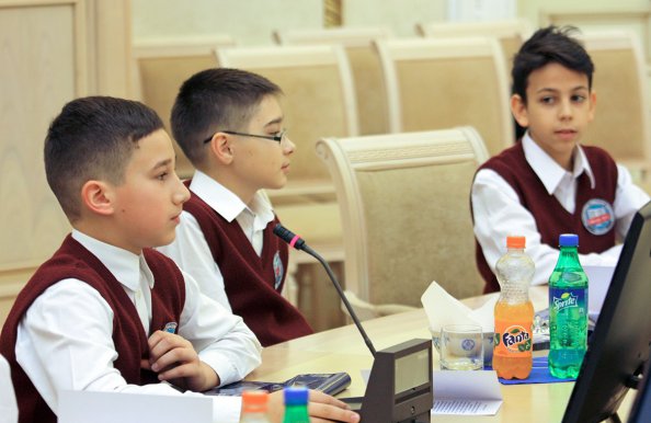 Минским школьникам, создавшим видеоролик, посвященный 25-летию СНГ, вручена Благодарность Председателя Исполкома СНГ