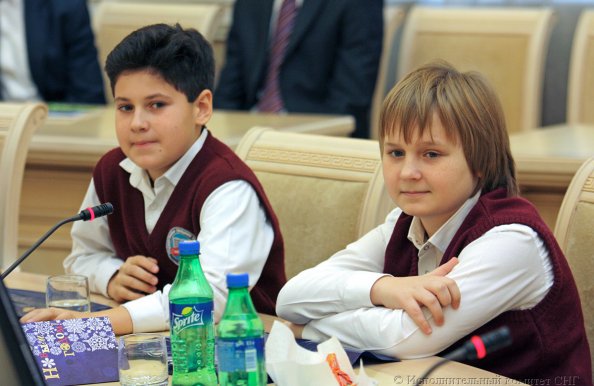 Минским школьникам, создавшим видеоролик, посвященный 25-летию СНГ, вручена Благодарность Председателя Исполкома СНГ