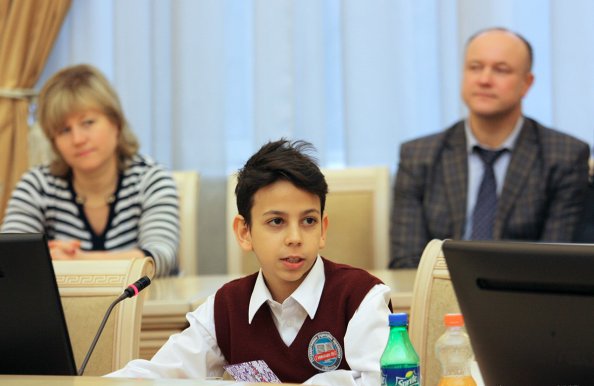 Минским школьникам, создавшим видеоролик, посвященный 25-летию СНГ, вручена Благодарность Председателя Исполкома СНГ