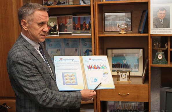 Минским школьникам, создавшим видеоролик, посвященный 25-летию СНГ, вручена Благодарность Председателя Исполкома СНГ