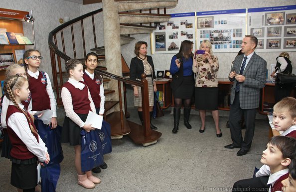 Минским школьникам, создавшим видеоролик, посвященный 25-летию СНГ, вручена Благодарность Председателя Исполкома СНГ