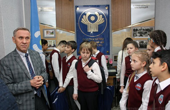 Минским школьникам, создавшим видеоролик, посвященный 25-летию СНГ, вручена Благодарность Председателя Исполкома СНГ